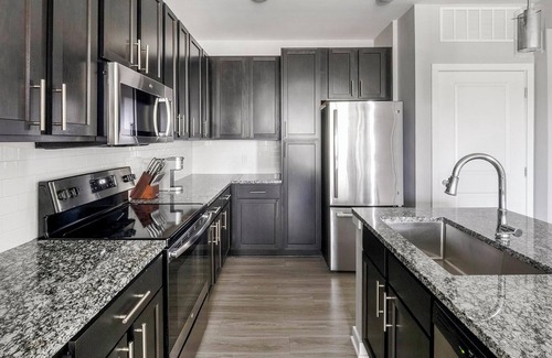 Summerville Apartment | Landing | Chic 1BD, Pool, Gym