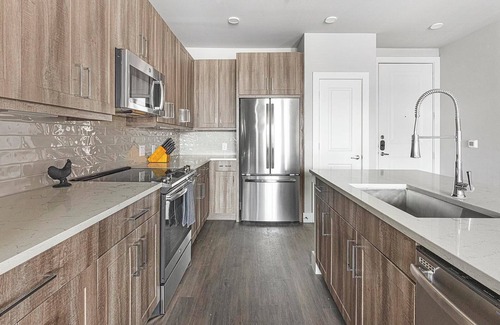 Katy Apartment | Landing | Chic 1BD, Pool, Courtyard