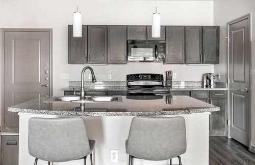 Fort Worth Apartment | Landing | Chic 1BD, Rooftop Lounge, Yoga Studio
