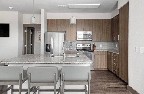 Memorial Apartment | Landing | Chic 2BD, Gym
