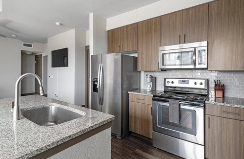 Memorial Apartment | Landing | Chic 2BD, Gym