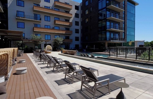 Houston Apartment | Landing | Chic 2BD, Tennis Court, Pool