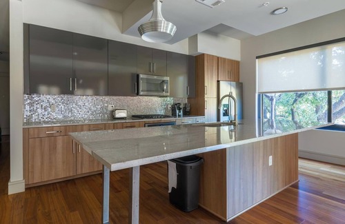 Houston Apartment | Landing | Chic 2BD, Tennis Court, Pool