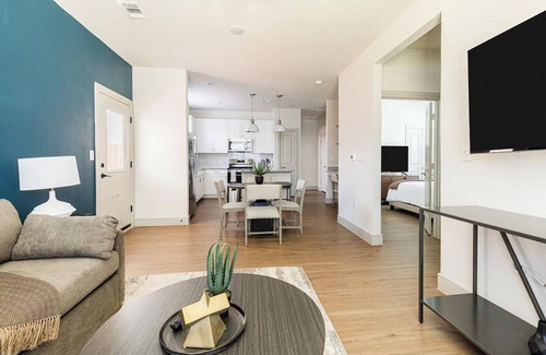 Tarrant County Apartment | Landing | Chic 2BD, Yoga Studio, Pool