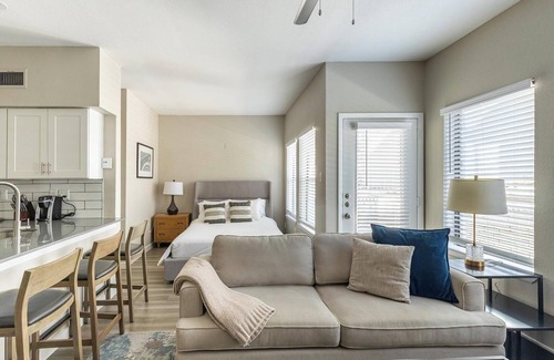 Fort Worth Apartment | Landing | Chic Studio, Gym, Pool