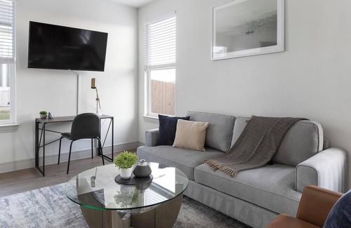 Tarrant County Apartment | Landing | Incredible 1BD, Pool, Gym