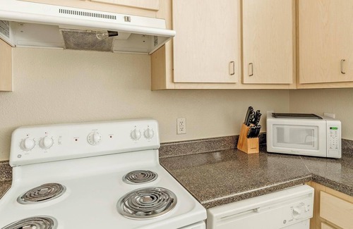Southbelt/Ellington Apartment | Landing | Incredible 1BD, Pool, Gym