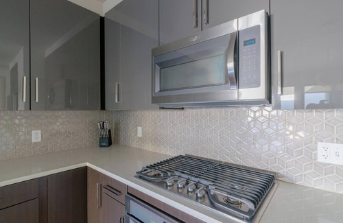 Houston Apartment | Landing | Incredible 2BD, Tennis Court, Pool