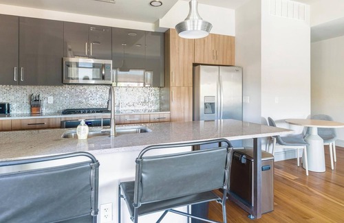 Houston Apartment | Landing | Incredible 2BD, Pool, Tennis Court