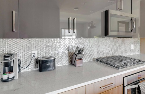 Houston Apartment | Landing | Incredible 2BD, Pool, Tennis Court