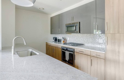 Houston Apartment | Landing | Incredible 2BD, Pool, Tennis Court