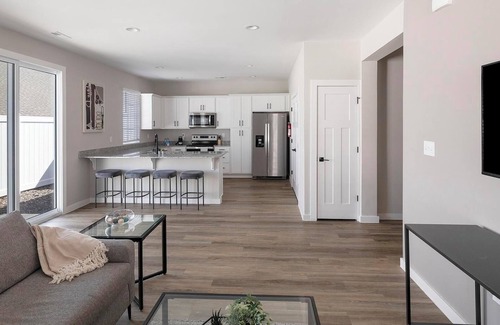 Madison Apartment | Landing | Incredible 2BD, Pool, Courtyard