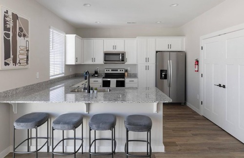 Madison Apartment | Landing | Incredible 2BD, Pool, Courtyard