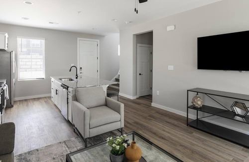 Madison Apartment | Landing | Incredible 2BD, Clubhouse, Gym