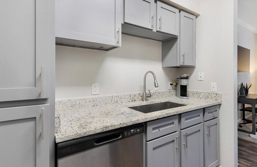 Pipers Meadow Apartment | Landing | Incredible 1BD, Gym, Pool