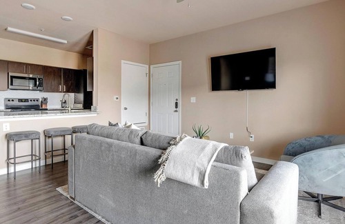 New Braunfels Apartment | Landing | Modern 1BD, Pool, Gym