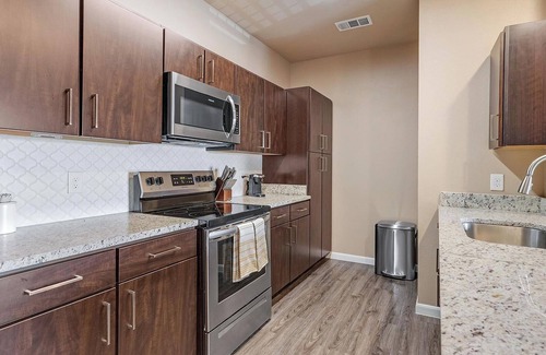 New Braunfels Apartment | Landing | Modern 1BD, Pool, Gym