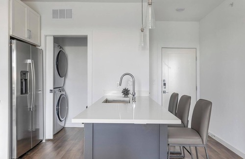 Austin Apartment | Landing | Modern 1BD, Clubhouse, Pool