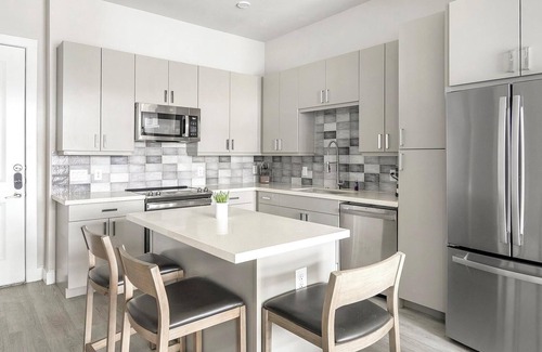 Round Rock Apartment | Landing | Modern 1BD, Clubhouse, Pool
