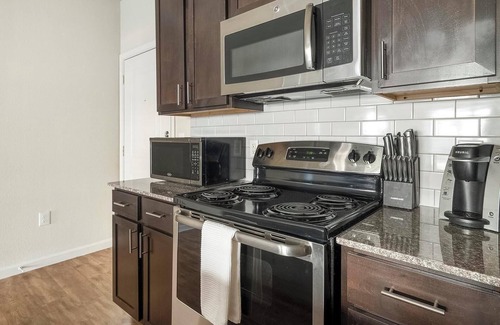 Austin Apartment | Landing | Modern 1BD, Clubhouse, Pool
