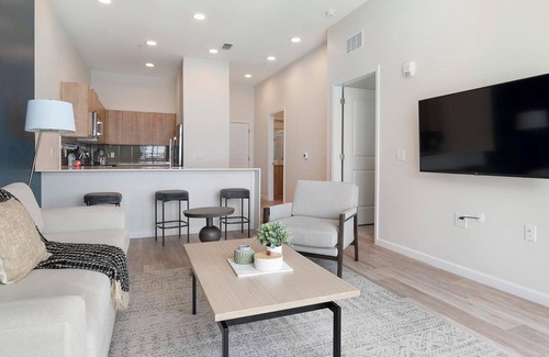Florida Center Apartment | Landing | Modern 1BD, Gym, Pool