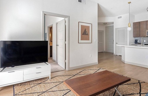 Downtown San Antonio Apartment | Landing | Modern 1BD, Rooftop Lounge, Clubhouse