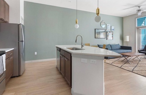 Downtown San Antonio Apartment | Landing | Modern 1BD, Rooftop Lounge, Clubhouse