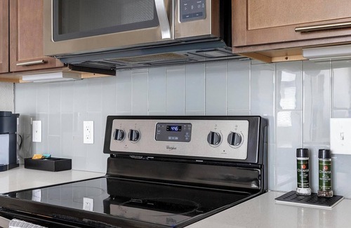 Downtown San Antonio Apartment | Landing | Modern 1BD, Rooftop Lounge, Clubhouse