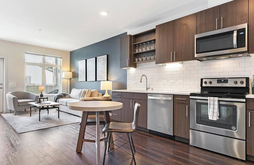 Freeport Apartment | Landing | Modern 2BD, Clubhouse, Yoga Studio