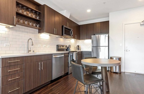 Freeport Apartment | Landing | Modern 2BD, Clubhouse, Yoga Studio