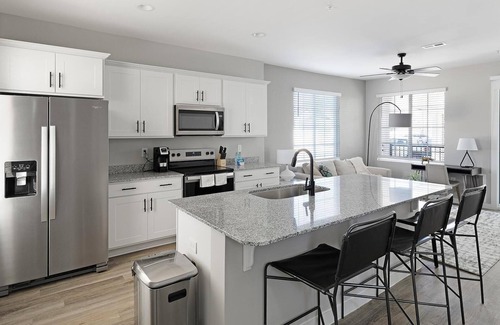 Madison Apartment | Landing | Modern 2BD, Clubhouse, Courtyard