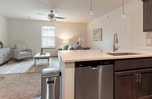 Lyman Apartment | Landing | Modern 2BD, Gym, Pool