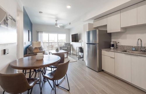 North Mountain Apartment | Landing | Modern 2BD, Gym, Pool
