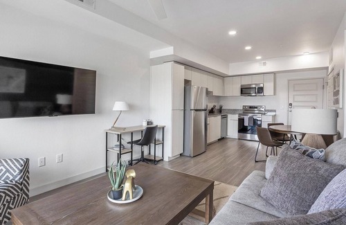 North Mountain Apartment | Landing | Modern 2BD, Gym, Pool