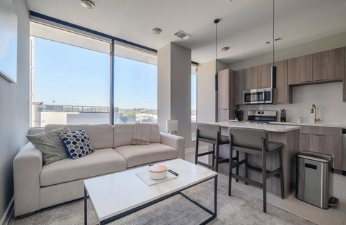 Civil Rights Historic District Apartment | Landing | Modern 2BD in Fountain Heights