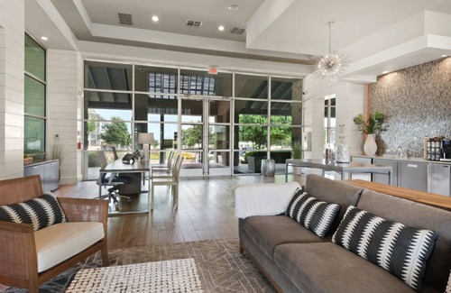 Buda Apartment | Landing | Modern 2BD, Pool, Yoga Studio