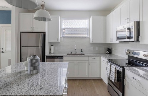 Tarrant County Apartment | Landing | Modern 2BD, Yoga Studio, Pool