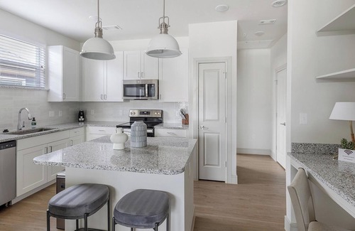 Tarrant County Apartment | Landing | Modern 2BD, Yoga Studio, Pool
