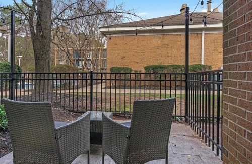 Northeast Raleigh Apartment | Landing | Modern Studio, Gym, Pool