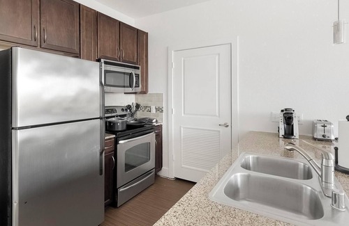 Park Central Apartment | Landing | Modern Studio, Pool, Gym