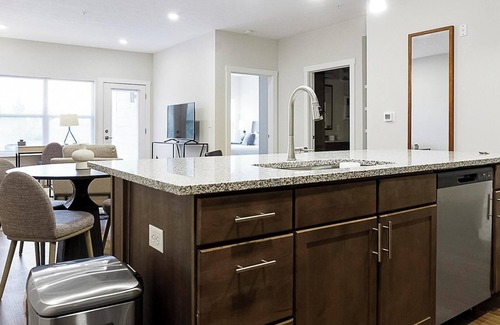 Cartersburg Apartment | Landing | Spectacular 2BD, Courtyard, Gym