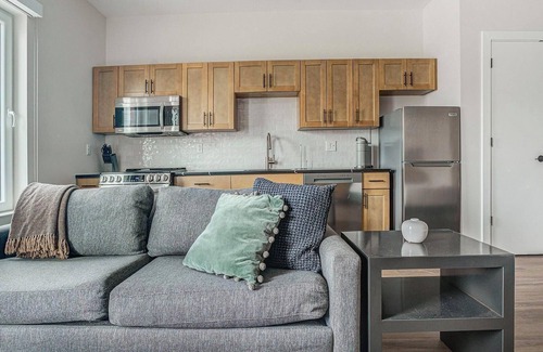 Kensington Apartment | Landing | Spectacular Studio, Clubhouse, Gym