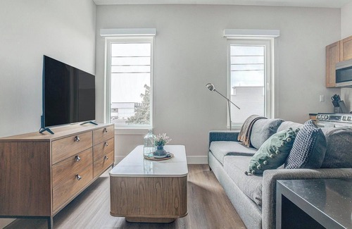 Kensington Apartment | Landing | Spectacular Studio, Clubhouse, Gym
