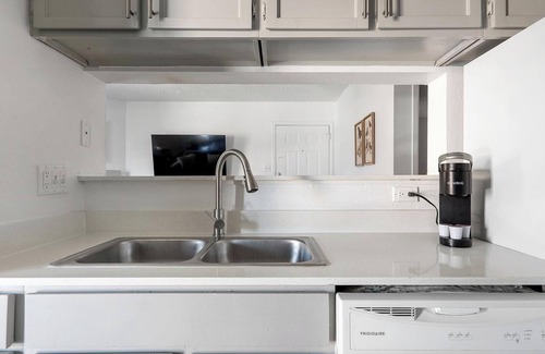Windsor Park Apartment | Landing | Spectacular 2BD, Gym