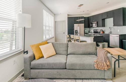 South Central Houston Apartment | Landing | Spectacular 2BD, Clubhouse, Gym