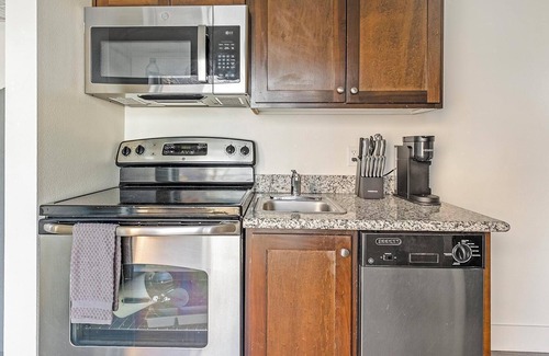 Pearl District Apartment | Landing | Spectacular Studio, Courtyard, Gym