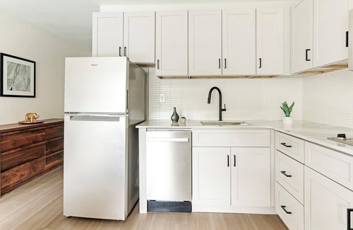 Northeast Raleigh Apartment | Landing | Spectacular Studio, Gym, Pool