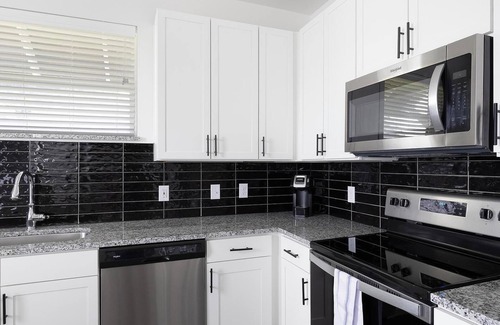 Fort Worth Apartment | Landing | Spectacular 2BD, Yoga Studio, Pool