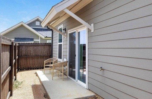 Fort Worth Apartment | Landing | Spectacular 2BD, Yoga Studio, Pool