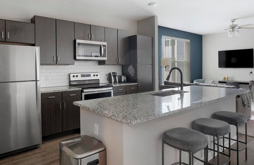 Chesterfield Apartment | Landing | Stunning 1BD, Pool, Gym